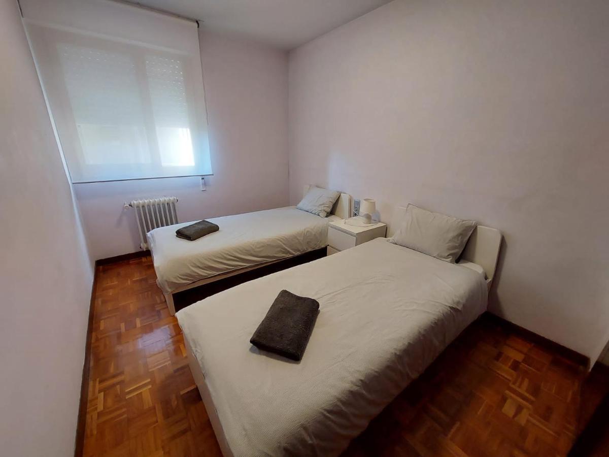 Piso Sencillo Y Acogedor Con Parking Gratuito Apartment Baranain Екстериор снимка